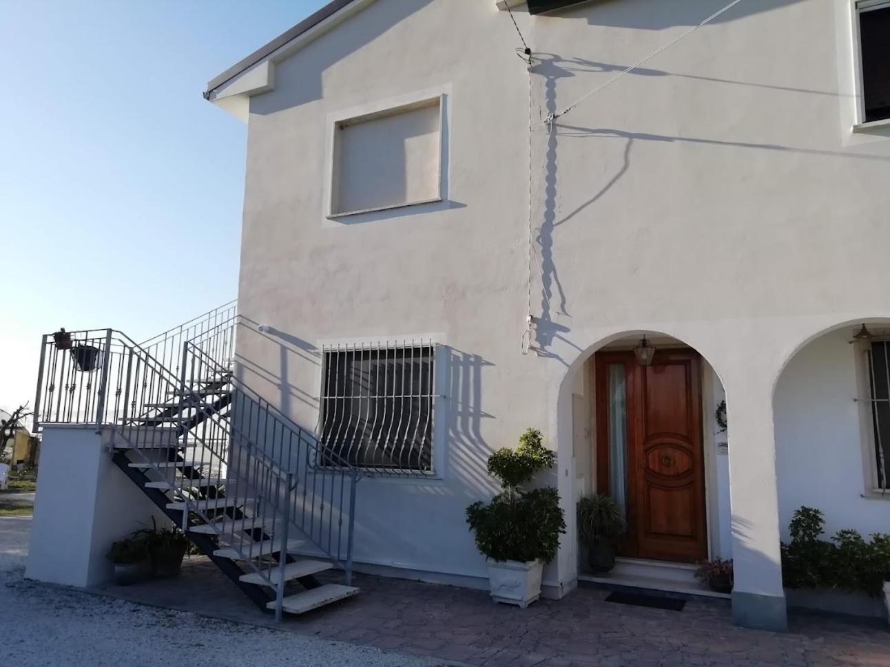 La Casa Di Silvia Lägenhet Massarosa Exteriör bild